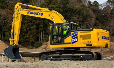 Komatsu 22-metric-ton PC220LCi-12.