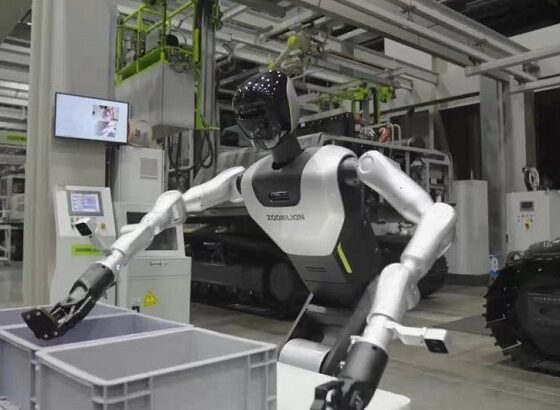 Humanoid robot developed by Zoomlion, featuring a human-like body design